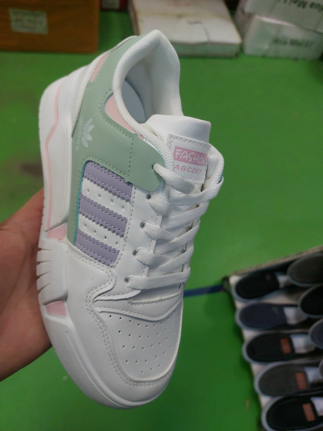 кроссовки adidas,женские кроссовки adidas,кроссовки адидас женские,кроссовки,женские кроссовки