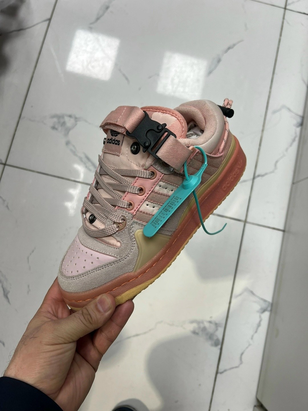 кроссовки adidas forum low x bad bunny blue / grey,adidas forum low x bad bunny blue / grey,кроссовки adidas,adidas forum buckle low bad bunny blue tint,adidas forum low bad bunny grey