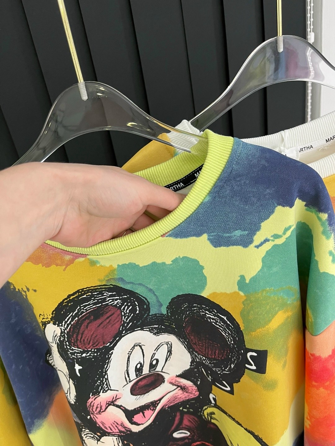 свитшот женский,свитшот оверсайз с принтом микки маус,свитшот женский модный мир,свитшот с принтом,женская кофта