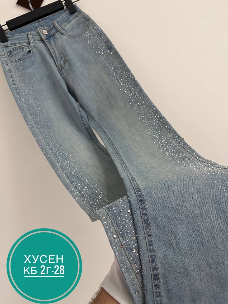 женские джинсы,женские джинсы клеш,расклешенные джинсы,модные джинсы,джинсы