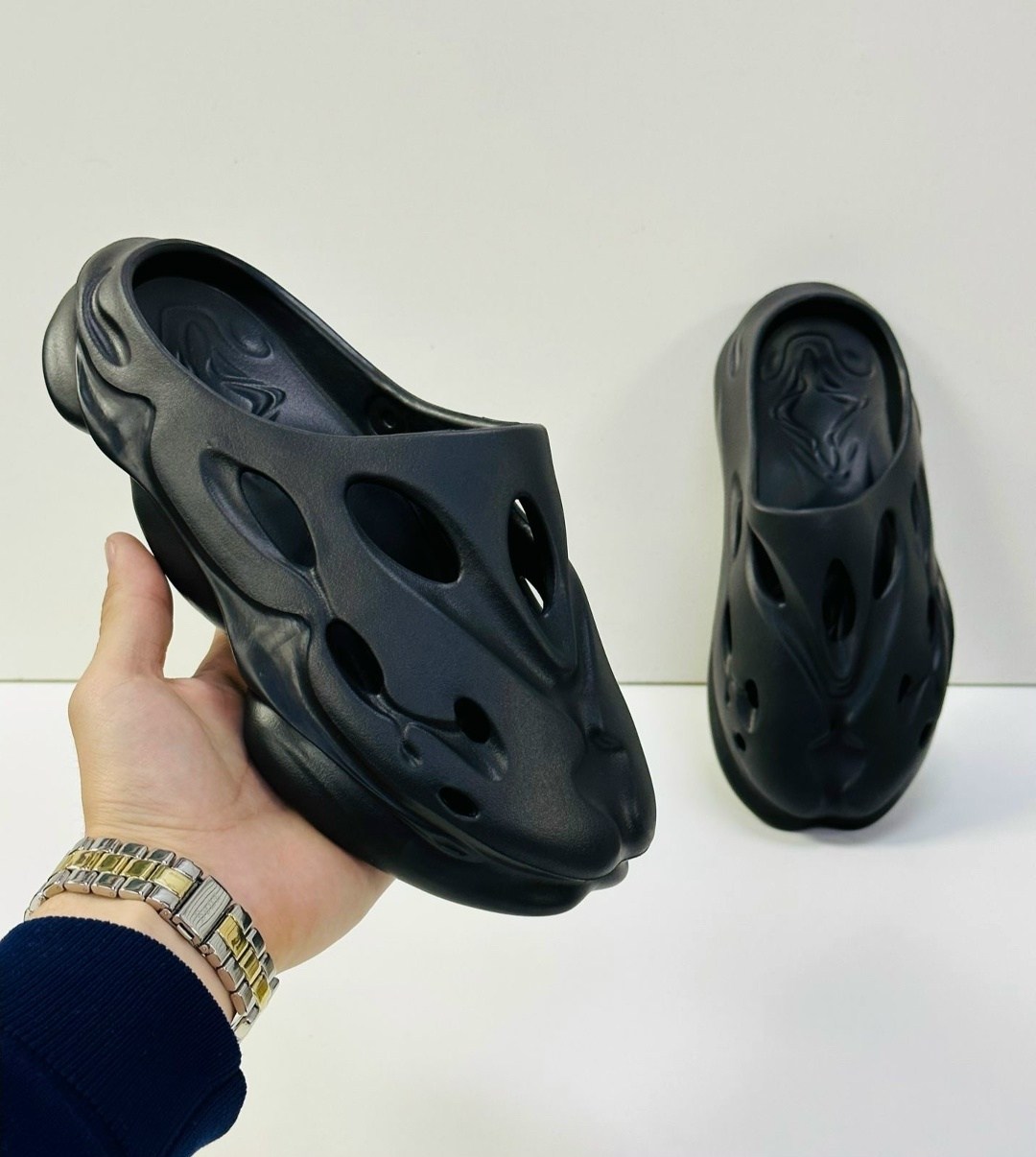 adidas yeezy foam runner,необычные шлепанцы,пляжная ,yeezy foam runner,мужские шлепанцы