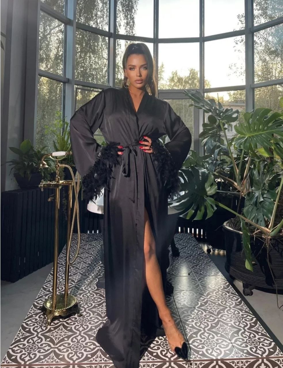 халат пеньюар с перьями и разрезами женский sidginhome,2026 летние женские роскошные халаты длинные белые свободные шелковые атласные перья,халат пеньюар с перьями,шелковый халат с перьями,халат с пер