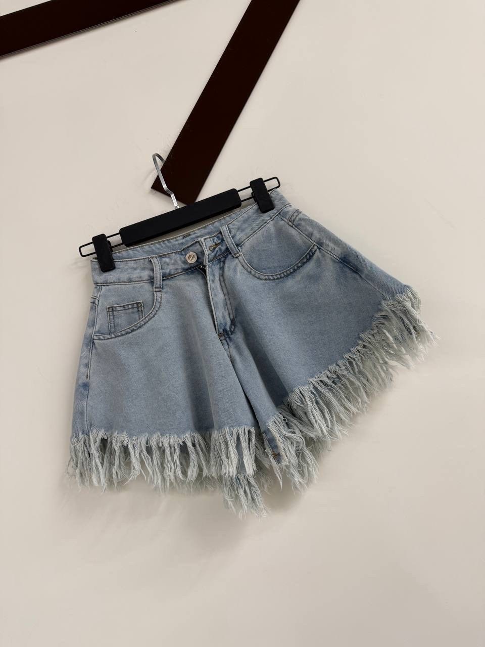 джинсовые шорты с бахромой,джинсовые женские шорты,шорты джинсовые,шорты с бахромой,шорты джинсовые широкие
