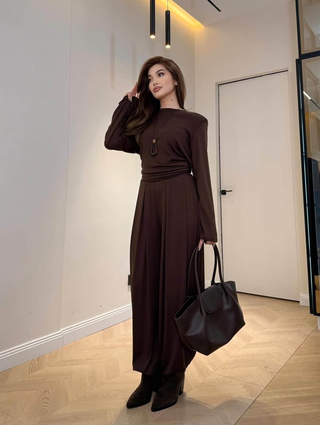 брючный костюм,брючный костюм женский,элегантный брючный костюм,трикотажный брючный костюм женский,стильный розовый брючный костюм в пижамном стиле