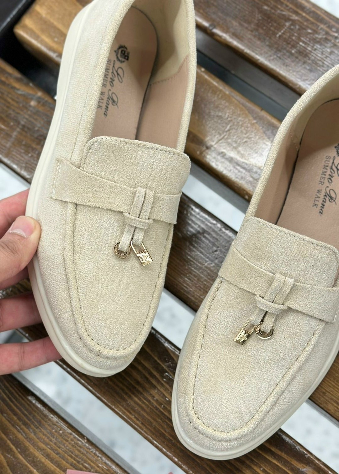 ,лоферы loro piana,лоферы из натуральной замши loro piana premium shoes,лоферы loro piana женские,женские бежевые замшевые лоферы loro piana open walk