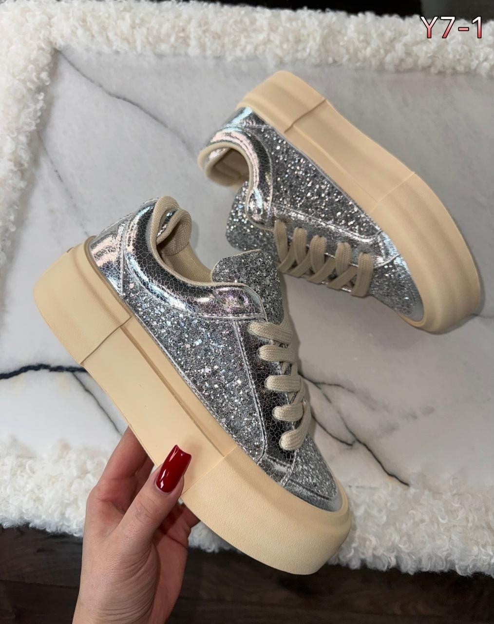 яркие кроссовки,кроссовки из натуральной кожа,женские кроссовки,женские кроссовки на платформе,стильные женские кроссовки