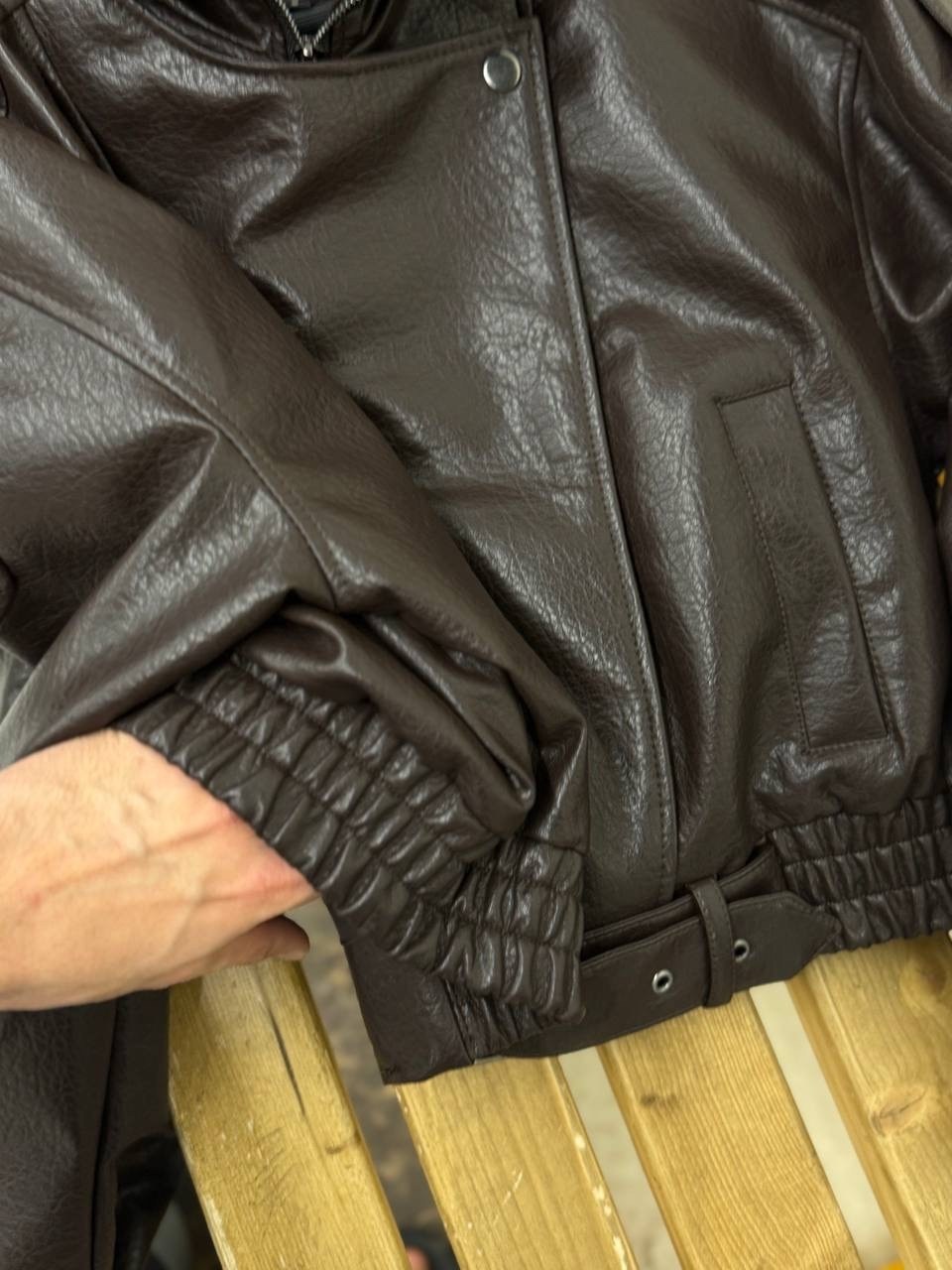 кожаная куртка yves saint laurent,кожаная куртка,женская кожаная куртка,модные кожаные куртки,короткая куртка из искусственной кожи