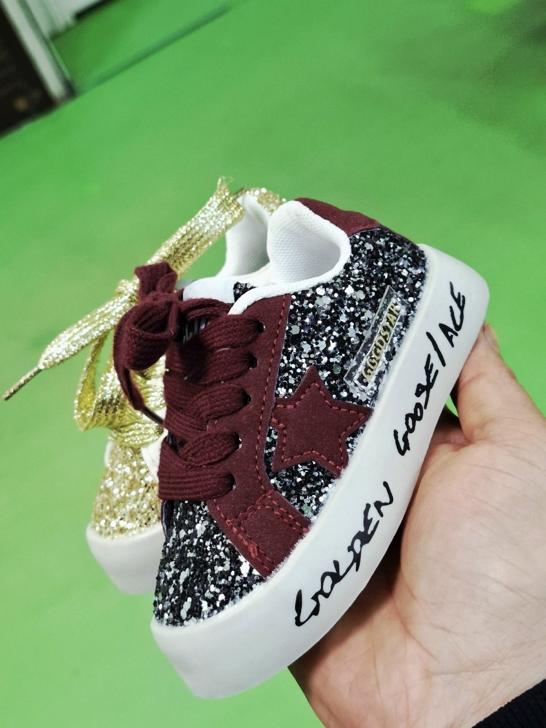 ,блестящие кроссовки,детские кроссовки,детская ,повседневная