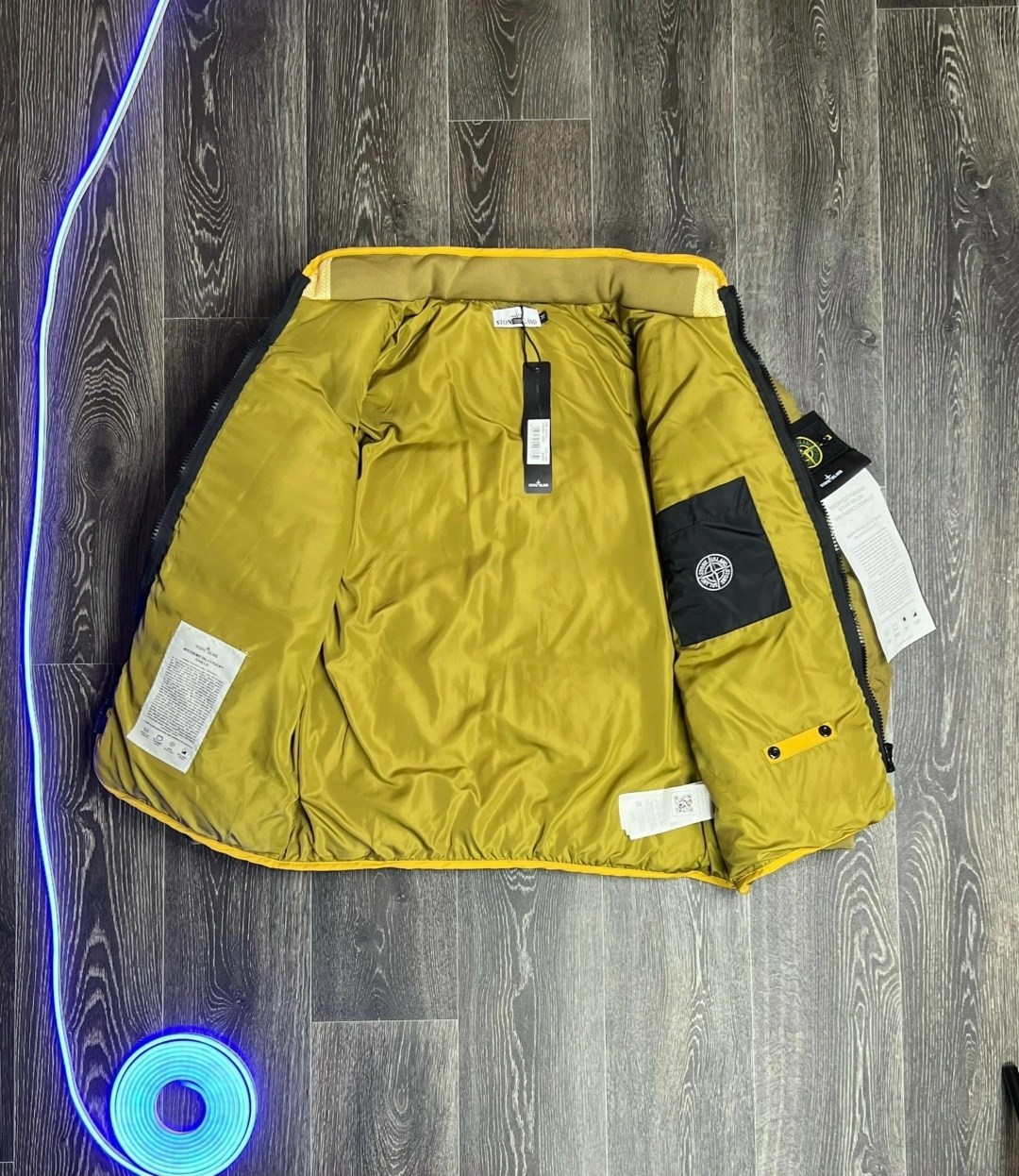 куртка зимняя stone island,куртка стон айленд меняющая цвет,stone island куртка,пуховик stone island,куртка stone island мужская