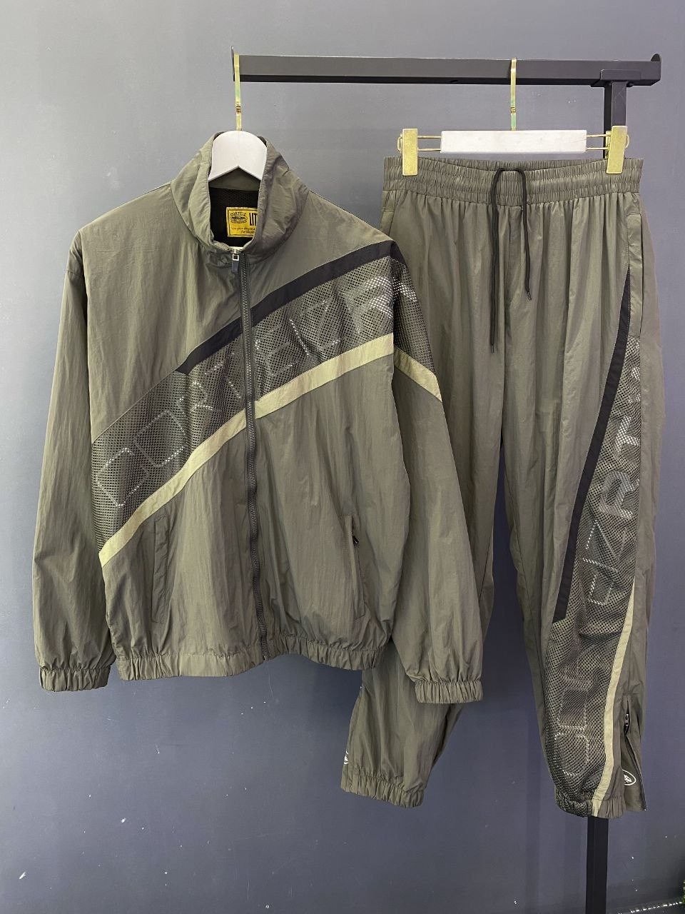 спортивный костюм,мужские спортивные костюмы,костюм спортивный винтажный в стиле 90х ретро на молнии guloria,спортивный костюм brunello cucinelli,костюм спортивный стильный