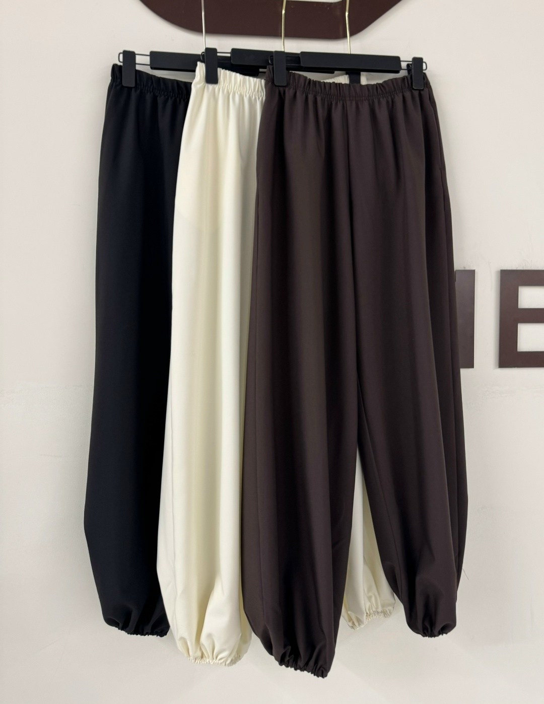 модные брюки,одежда стильная,стильные наряды,брюки с баской