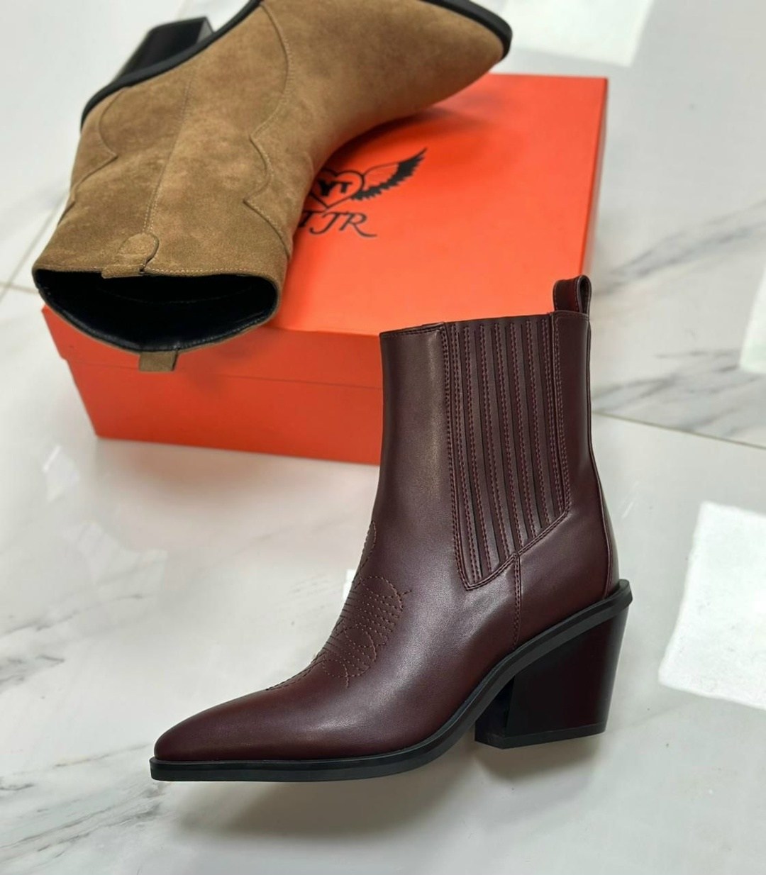 зимние классические женские ботинки челси из коровьей замши с острым носком на танкетке,,классические женские замшевые ботинки-челси,сапоги казаки женские замшевые,сапоги изабель марант казаки