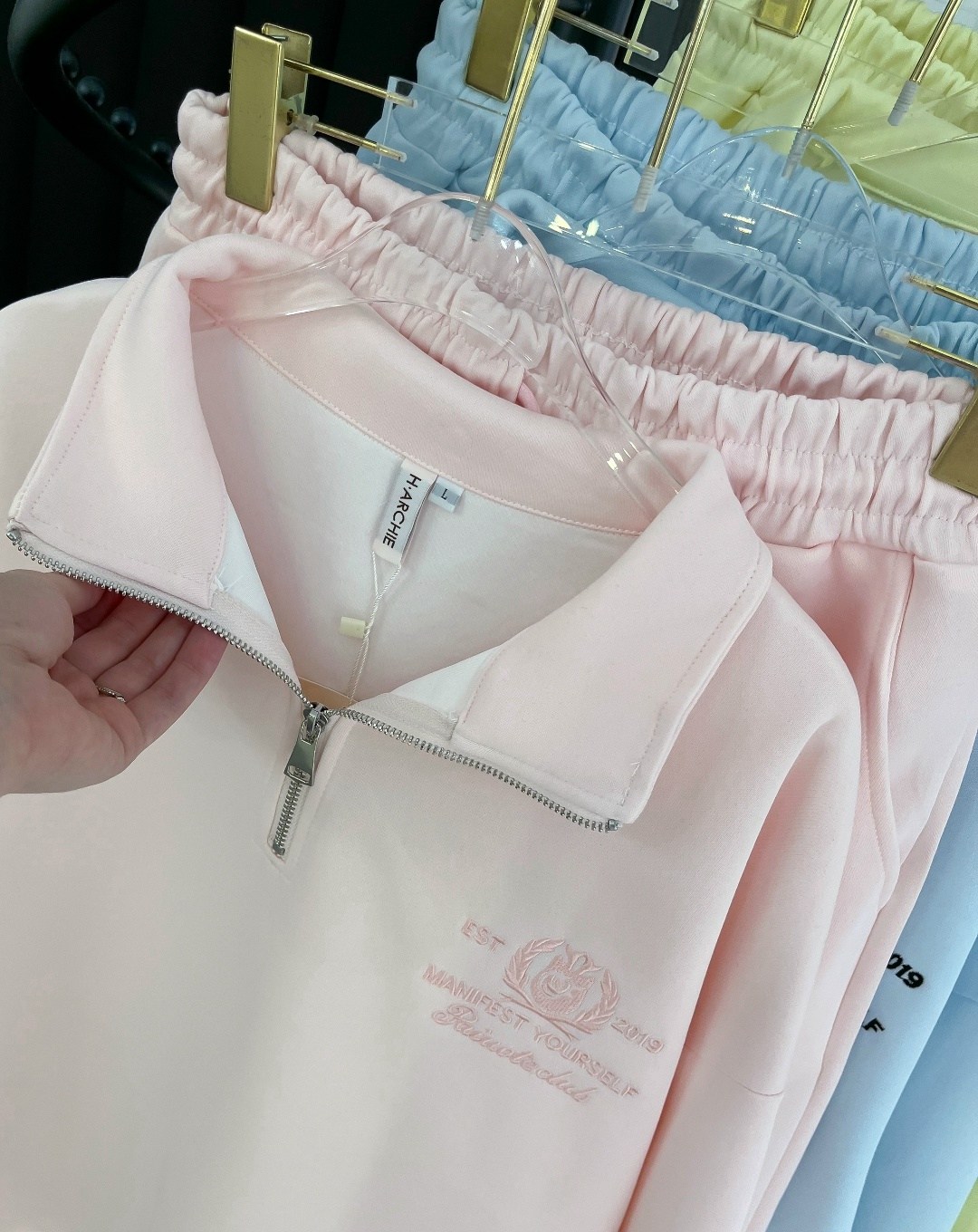 спортивный костюм двойка sporty&rich w suits,женский спортивный костюм,спортивный костюм с брюками на кулиске tennis club w suits цвет лимонный желтый,спортивный костюм,женский костюм