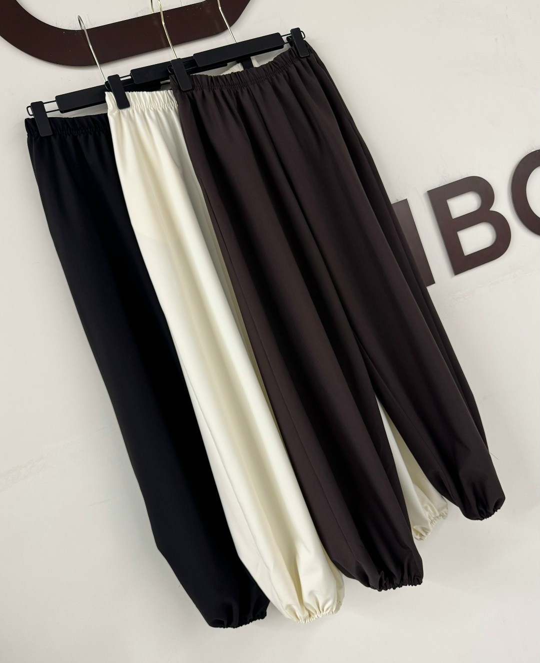 модные брюки,одежда стильная,стильные наряды,брюки с баской