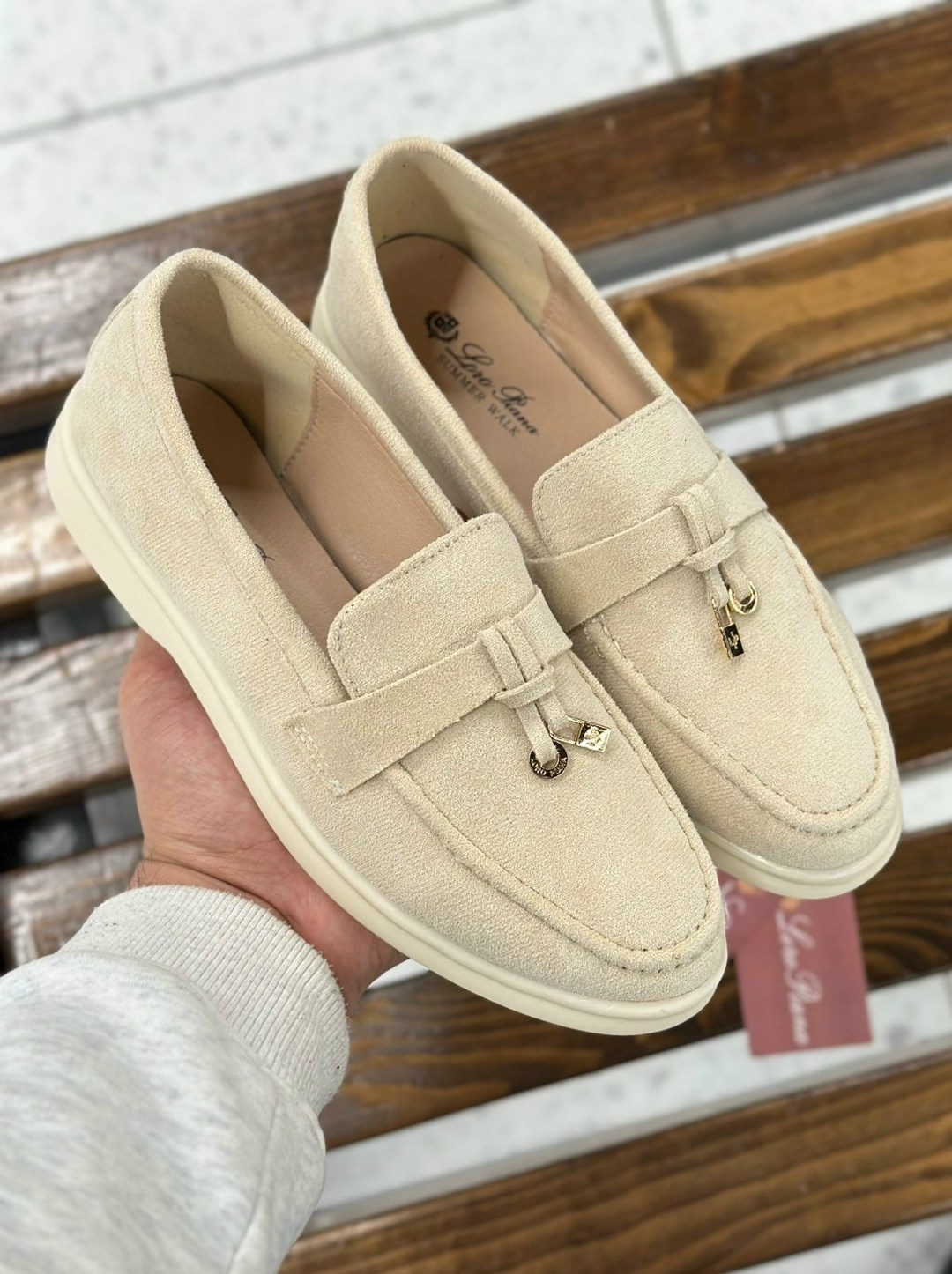 ,лоферы loro piana,лоферы из натуральной замши loro piana premium shoes,лоферы loro piana женские,женские бежевые замшевые лоферы loro piana open walk