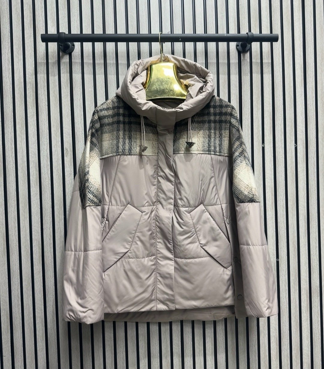 пуховик fendi,двусторонний пуховик,пуховик фенди,fendi пуховик женский,куртка-пуховик женская реплика fendi