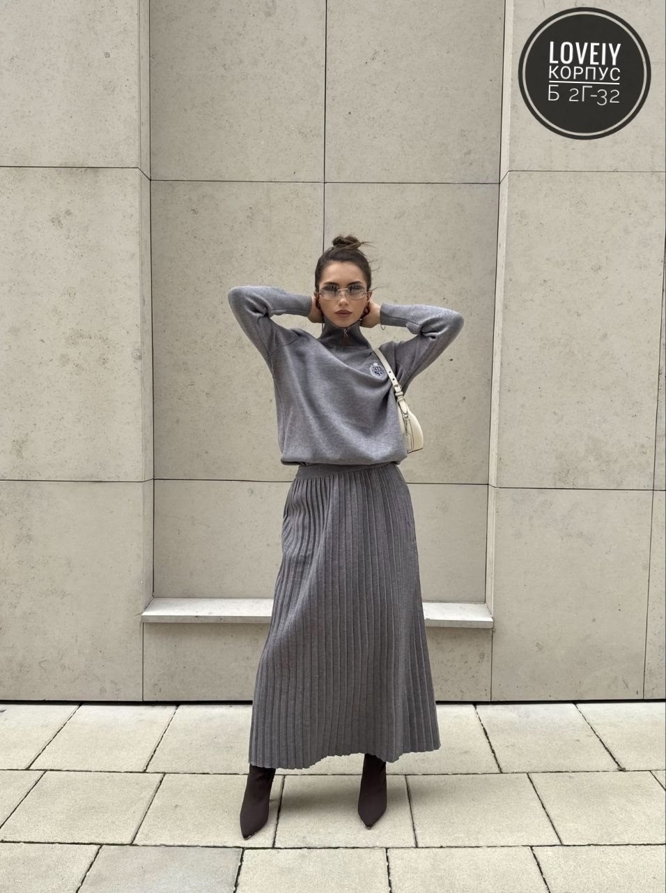 костюм трикотажный с юбкой плиссе syrup,костюм трикотажный с юбкой плиссе,костюм трикотажный с юбкой плиссе syrup цвет серый,костюм юбка плиссе и свитер с горлом вязаный fabfaash,вязаный женский костю