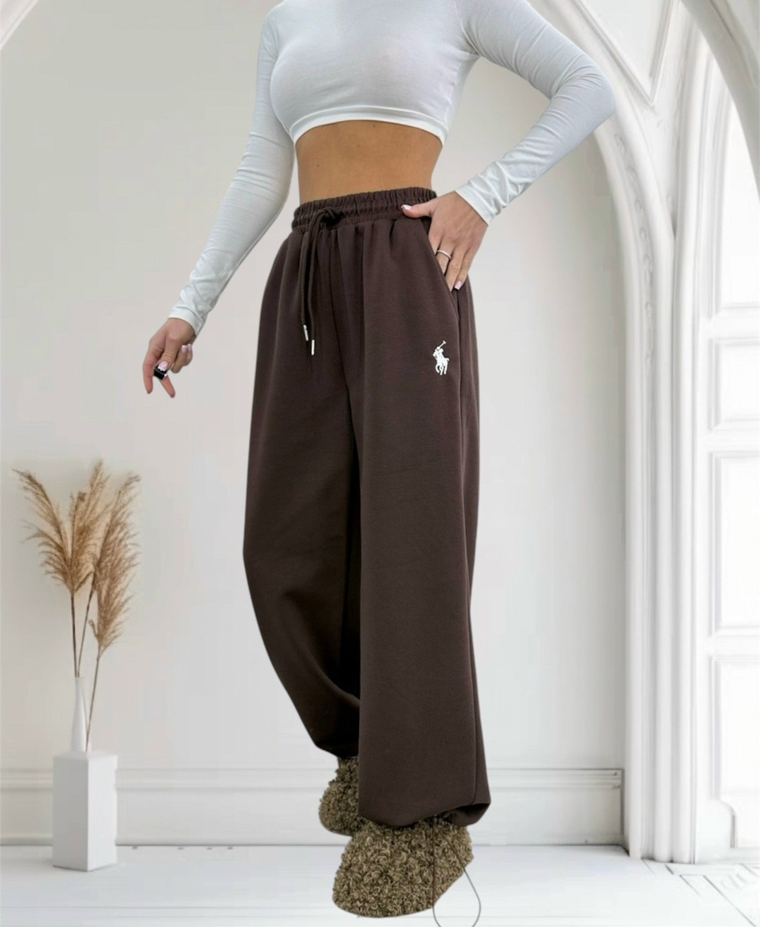 широкие спортивные штаны с низкой посадкой edikted brenna коричневый,спортивные брюки,штаны модные,спортивные брюки коричневый,спортивные штаны женские