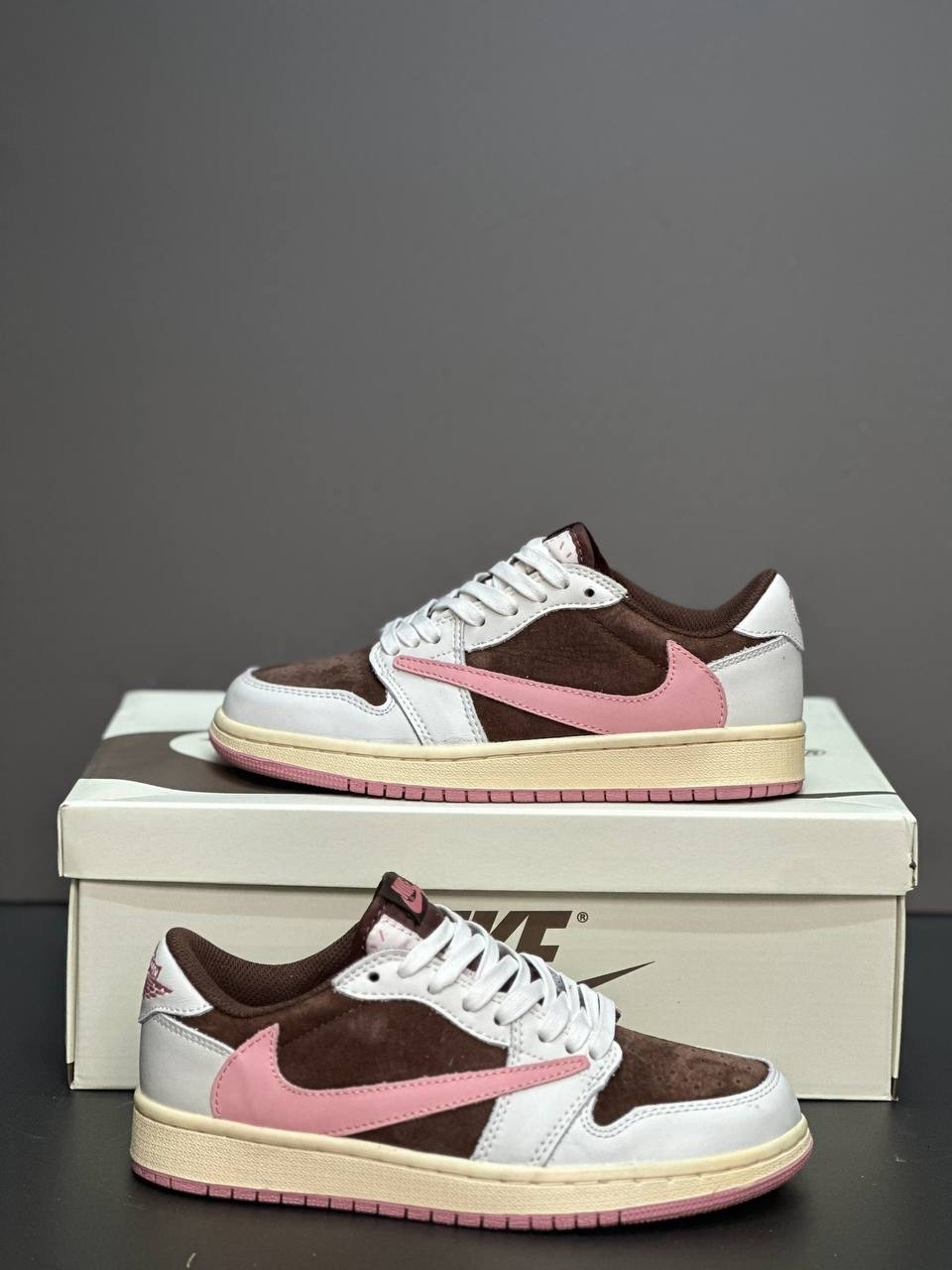 кеды travis scott x air jordan 1 pink oxford,nike air jordan 1 low travis scott,кроссовки nike travis scott x air jordan 1 low,nike air jordan 1 travis scott,кроссовки nike travis scott x air jordan 1