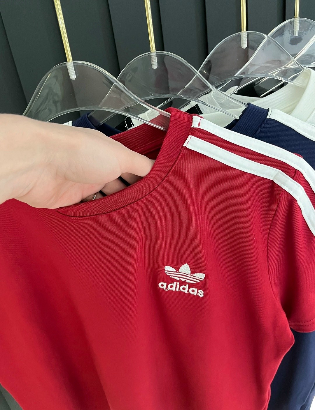 серая футболка с тремя полосками adidas originals,футболка adidas essentials plus three stripes серый,футболка адидас серая,футболка женская adidas,adidas originals adidas