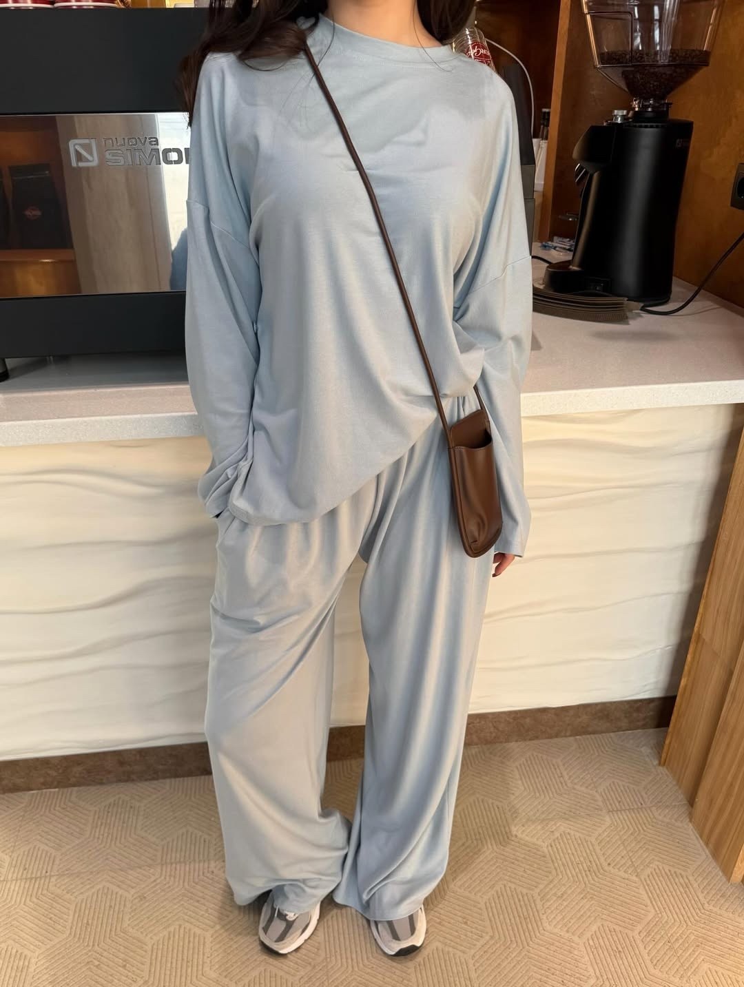 брючный костюм,брючный костюм женский,элегантный брючный костюм,трикотажный брючный костюм женский,стильный розовый брючный костюм в пижамном стиле