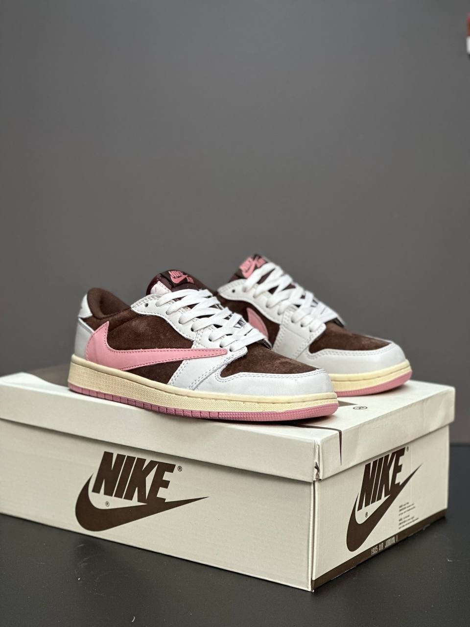 кеды travis scott x air jordan 1 pink oxford,nike air jordan 1 low travis scott,кроссовки nike travis scott x air jordan 1 low,nike air jordan 1 travis scott,кроссовки nike travis scott x air jordan 1