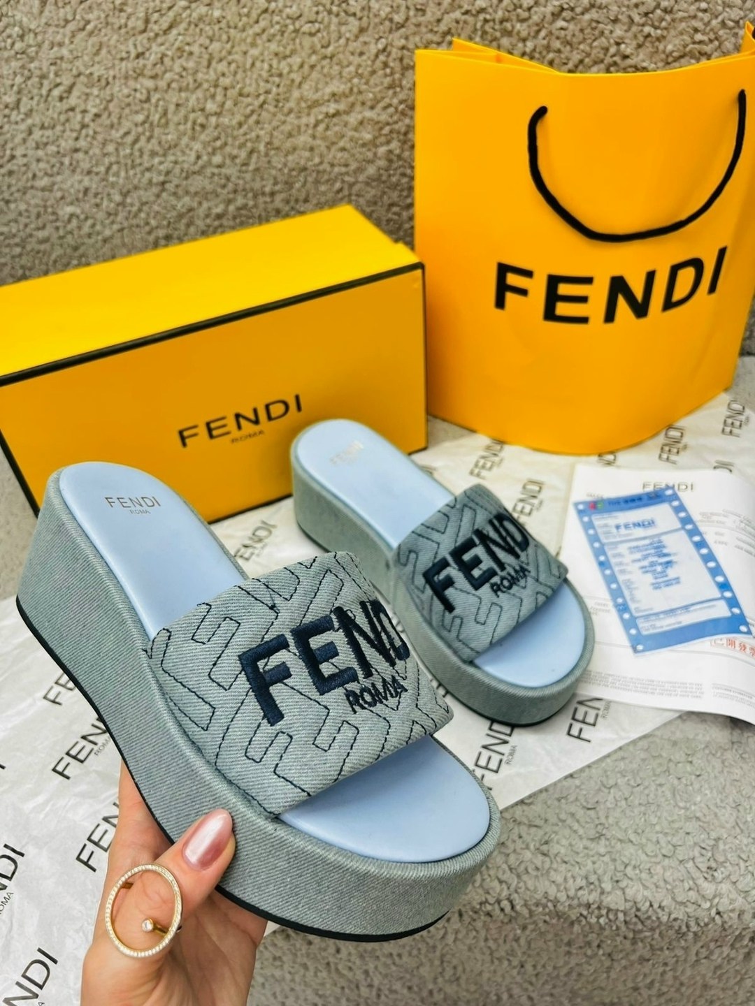 тапочки fendi,шлепанцы fendi,шлепки фенди,шлепки фенди женские оригинал,