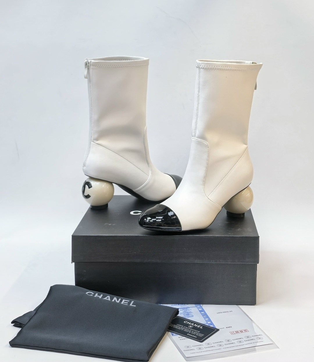 ботильоны chanel,женские текстильные сапоги chanel 2026 белые с черным,кожаные ботильоны chanel,женские комбинированные сапоги chanel белые с черным,сапоги chanel