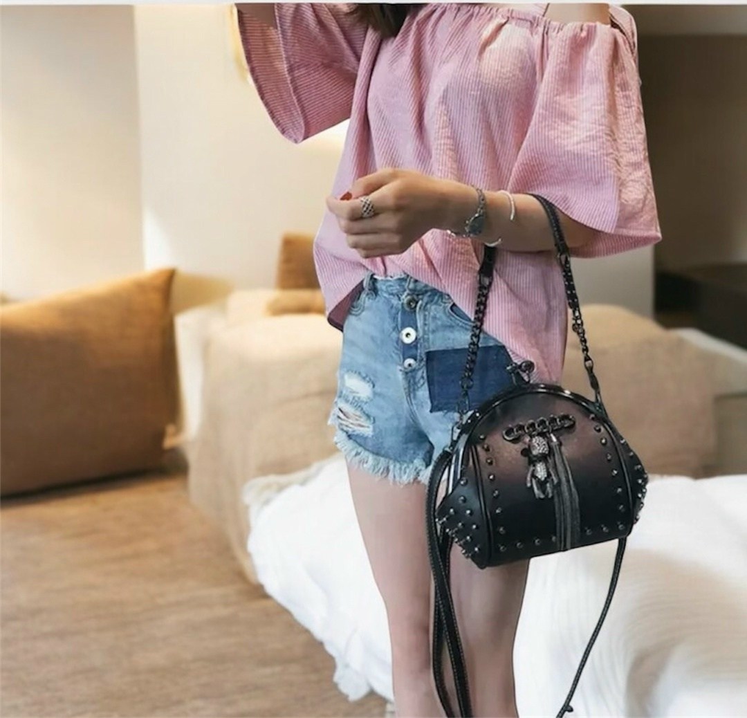 женская сумка на плечо,сумка с заклепками,модная сумка,модная женская сумка,сумка на плечо с цепочкой