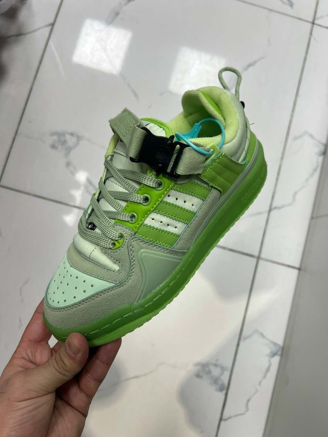 кроссовки adidas forum low x bad bunny blue / grey,adidas forum low x bad bunny blue / grey,кроссовки adidas,adidas forum buckle low bad bunny blue tint,adidas forum low bad bunny grey