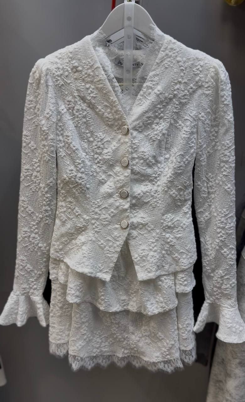 нарядное платье,стильные наряды,элегантный наряд,костюм с юбкой,приталенный жакет