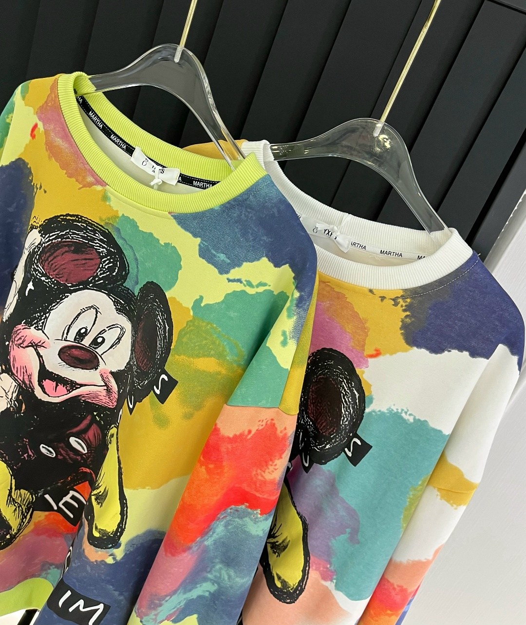 свитшот женский,свитшот оверсайз с принтом микки маус,свитшот женский модный мир,свитшот с принтом,женская кофта