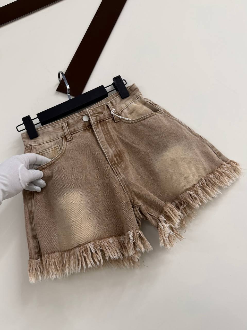 женские шорты,женские шорты джинсовые,джинсовые шорты,летние женские шорты,женские джинсовые шорты с кисточками