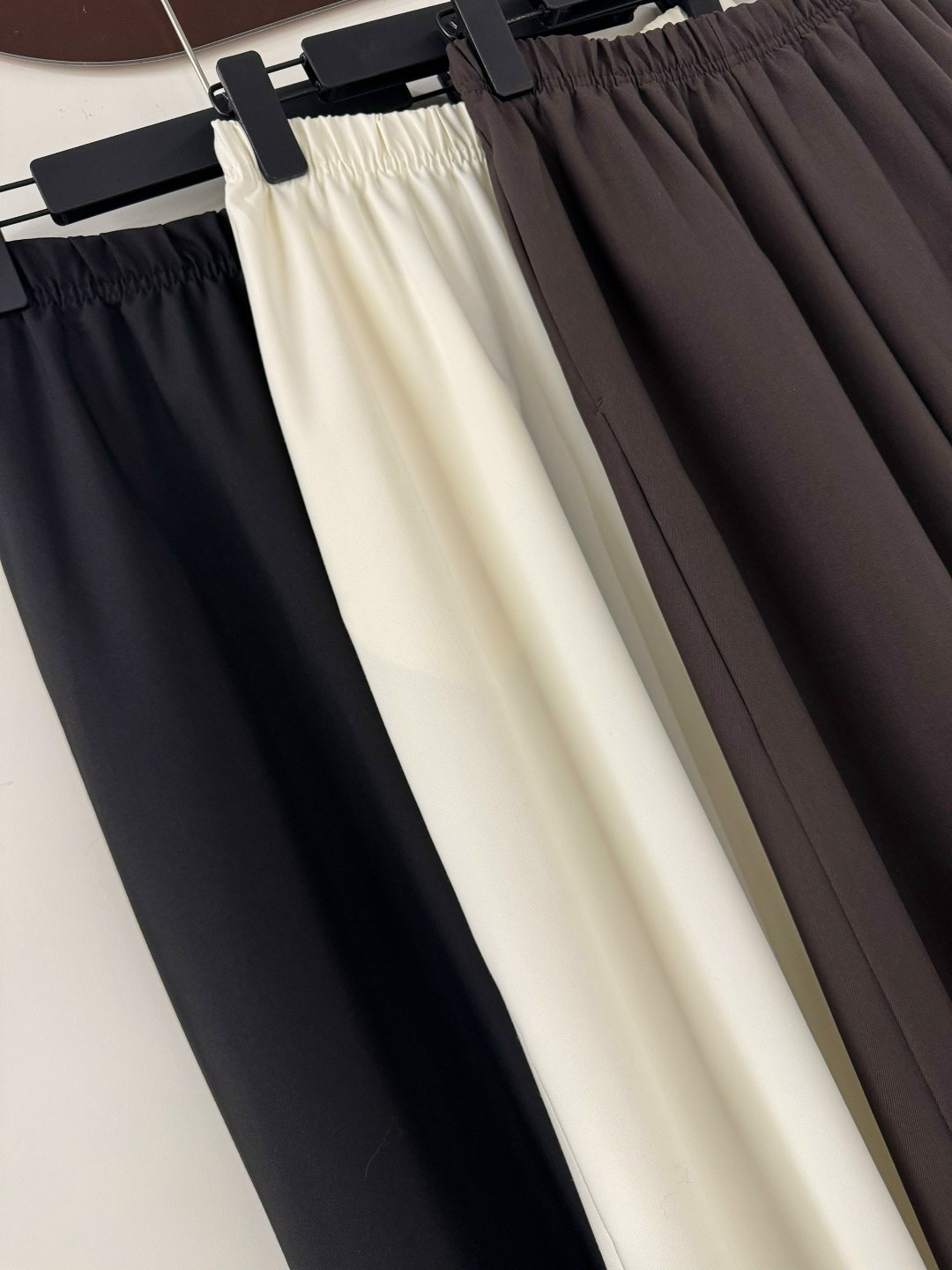 модные брюки,одежда стильная,стильные наряды,брюки с баской