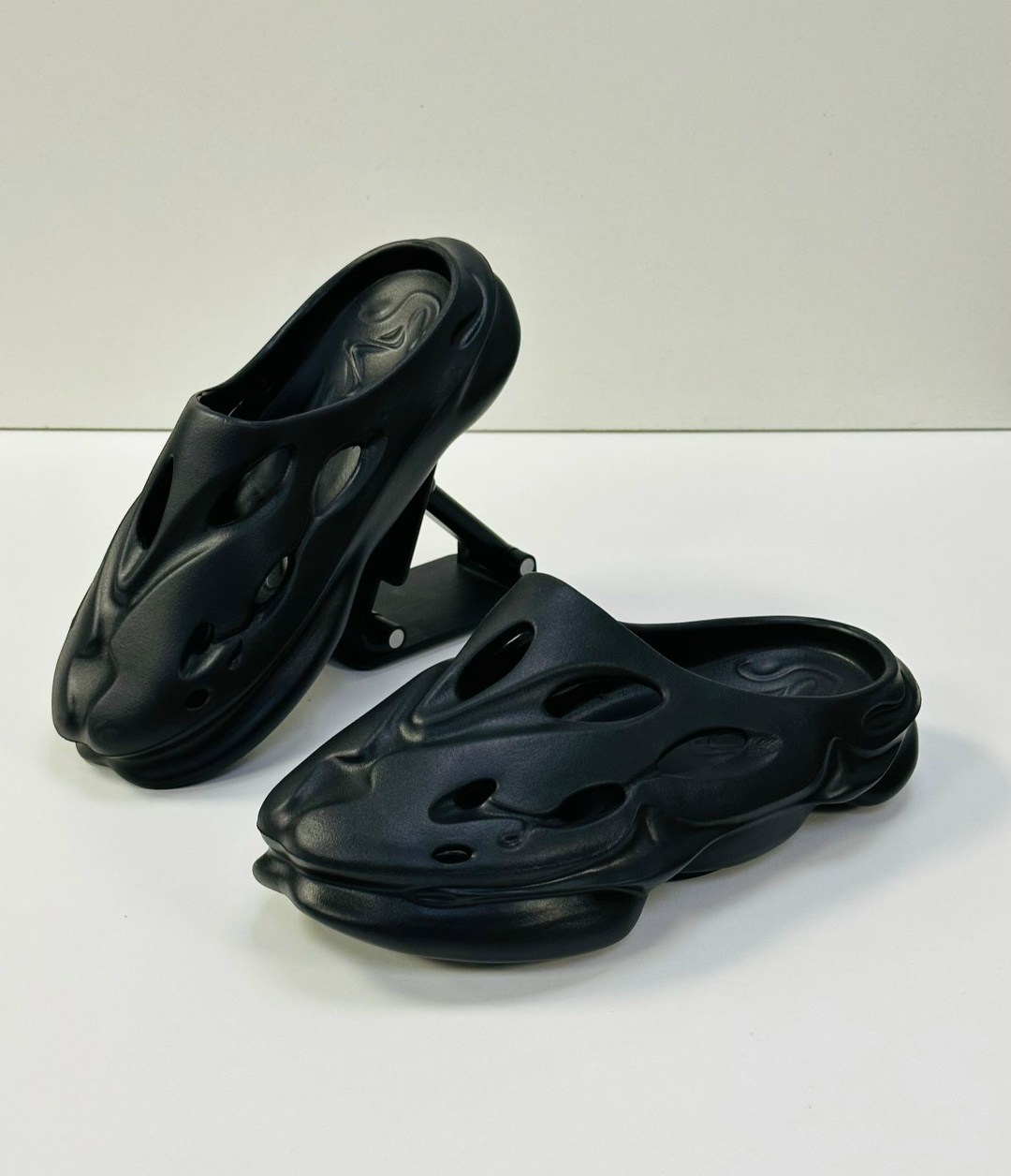 adidas yeezy foam runner,необычные шлепанцы,пляжная ,yeezy foam runner,мужские шлепанцы