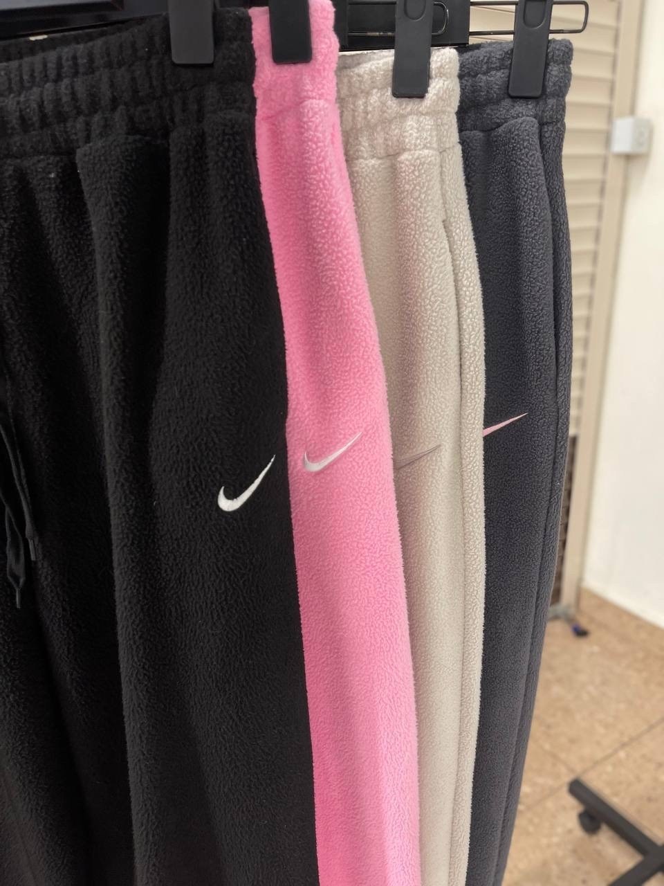 повседневные спортивные брюки,широкие спортивные штаны,брюки спортивные nike,брюки спортивные,спортивные штаны