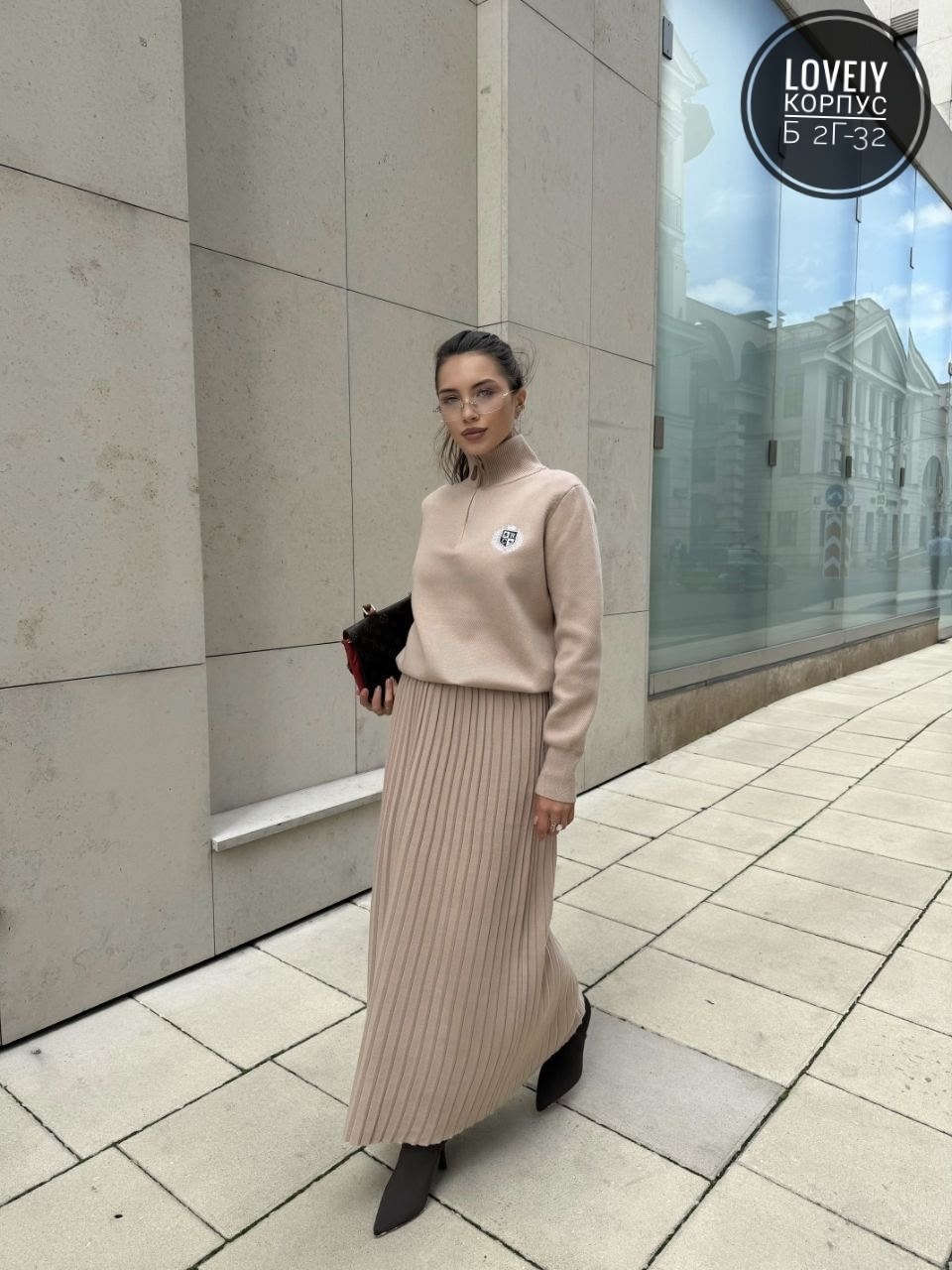 костюм трикотажный с юбкой плиссе syrup,костюм трикотажный с юбкой плиссе,костюм трикотажный с юбкой плиссе syrup цвет серый,костюм юбка плиссе и свитер с горлом вязаный fabfaash,вязаный женский костю