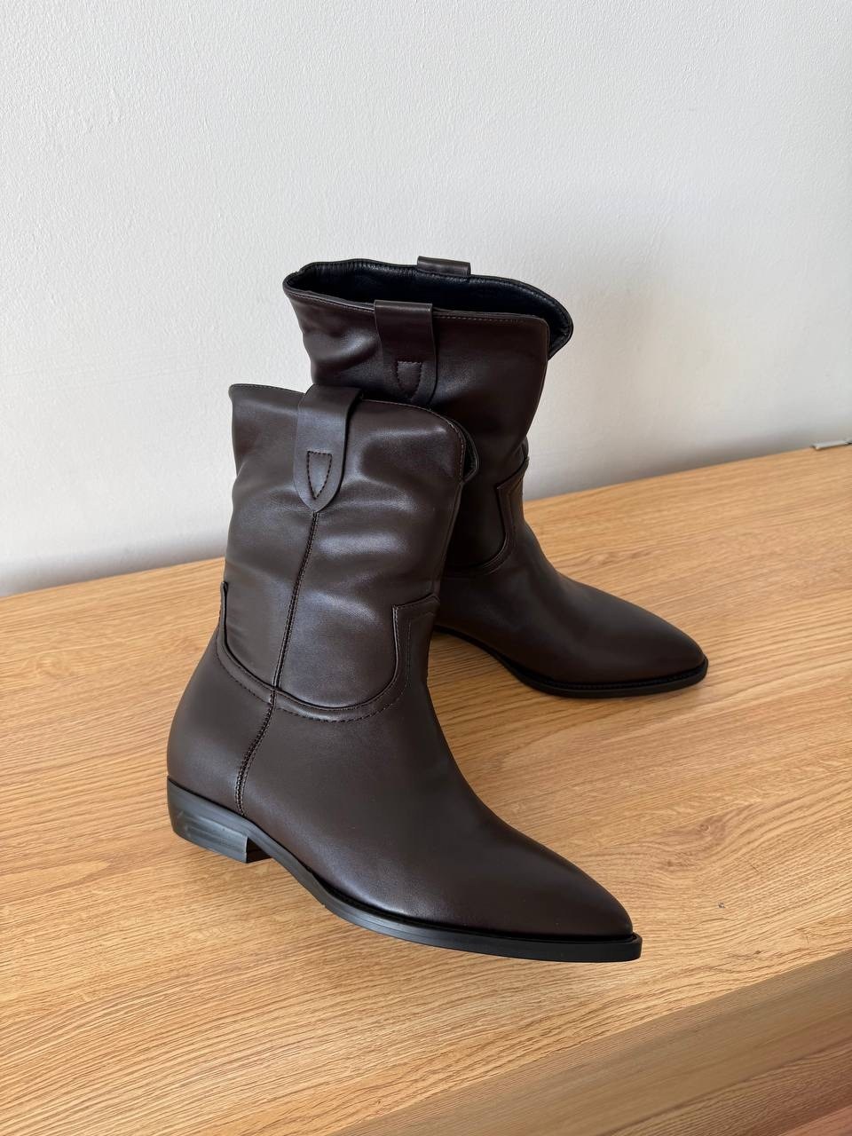 ,осенние ботинки казаки замшевые сапоги и каблуке,ботинки казаки замшевые демисезонные на каблуке бежевые,замшевые ботинки,казаки замшевые эконика