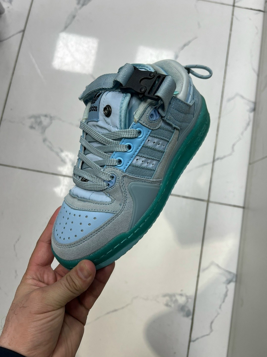 кроссовки adidas forum low x bad bunny blue / grey,adidas forum low x bad bunny blue / grey,кроссовки adidas,adidas forum buckle low bad bunny blue tint,adidas forum low bad bunny grey