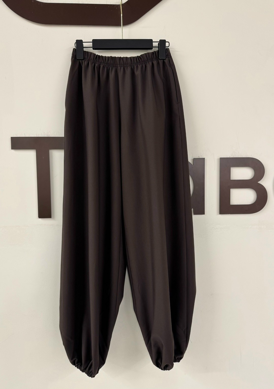 модные брюки,одежда стильная,стильные наряды,брюки с баской