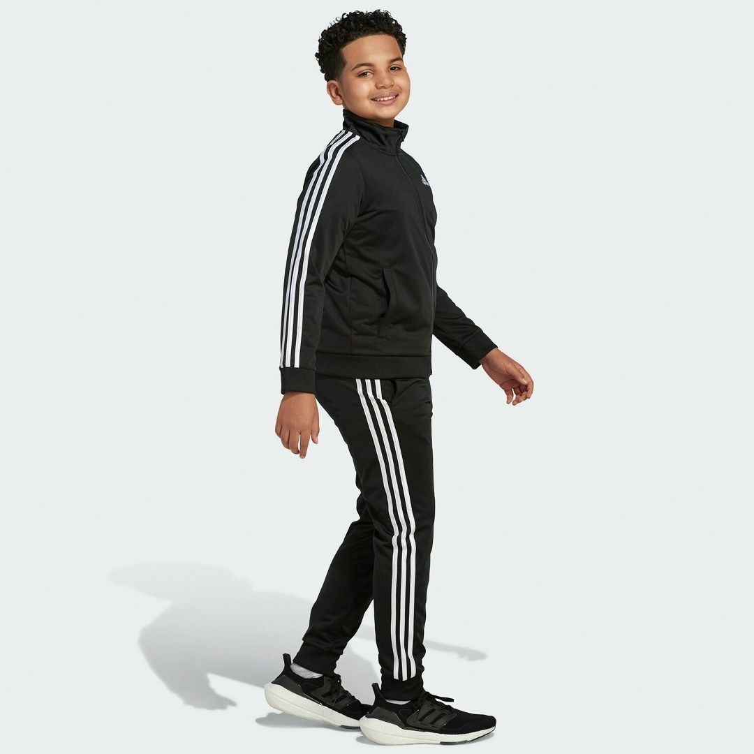 детский спортивный костюм adidas originals sst tracksuit черный,детский спортивный костюм trefoil crew se adidas originals черный,спортивный костюм адидас для мальчика 12 лет,детский спортивный костюм