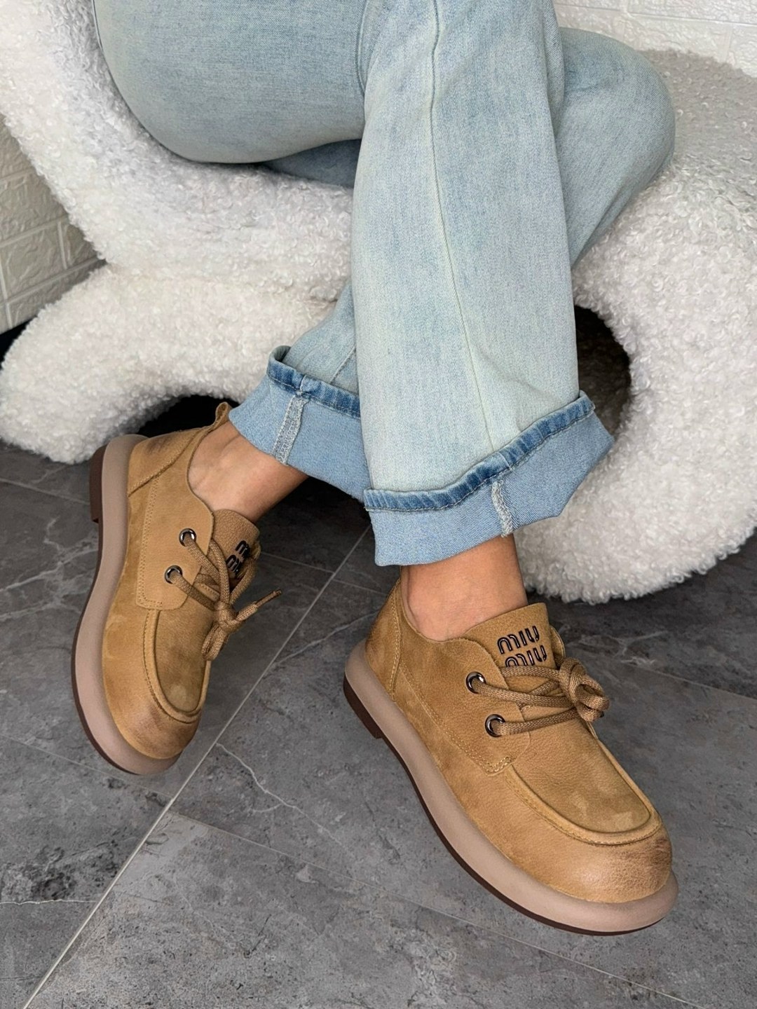 ботинки miu miu,женские ботинки miu miu,замшевые лоферы miu miu на высокий подошве и фирменной фурнитурой,ботинки и полуботинки женские miu miu,женская  miu miu