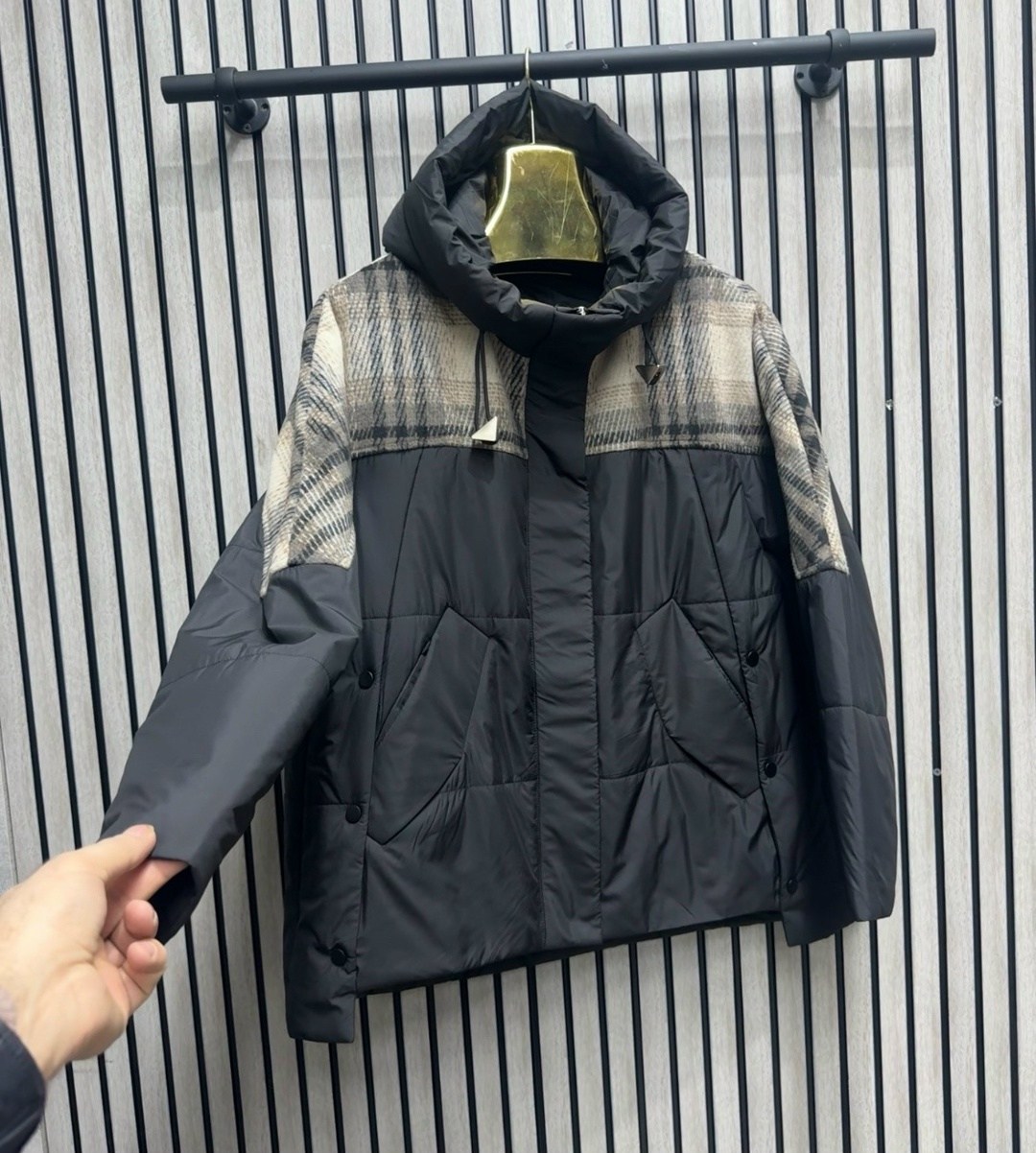 пуховик fendi,двусторонний пуховик,пуховик фенди,fendi пуховик женский,куртка-пуховик женская реплика fendi