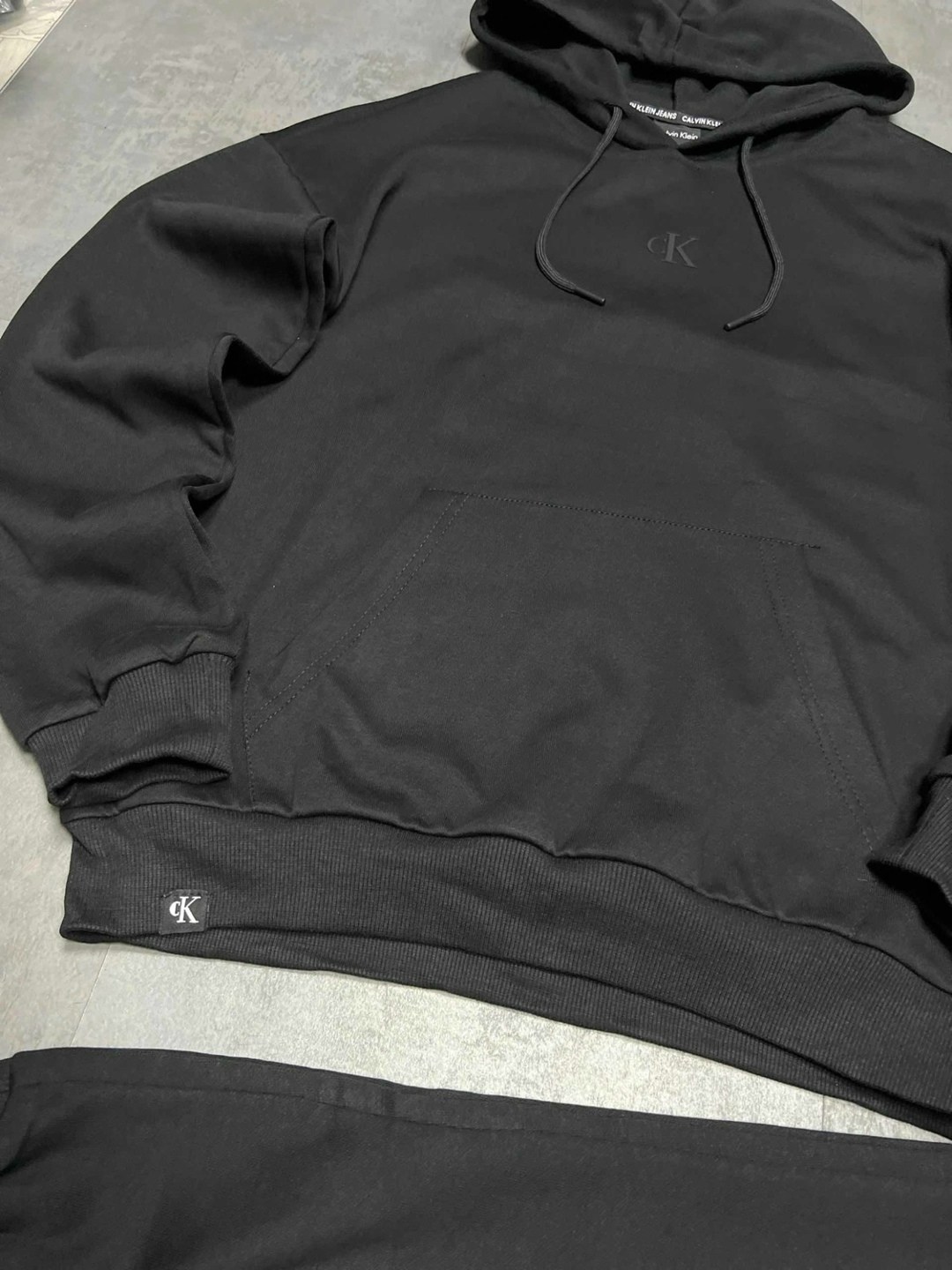 костюм спортивный,спортивный костюм calvin klein,мужской спортивный костюм,спортивные костюмы для мужчин,спортивные костюмы на флисе