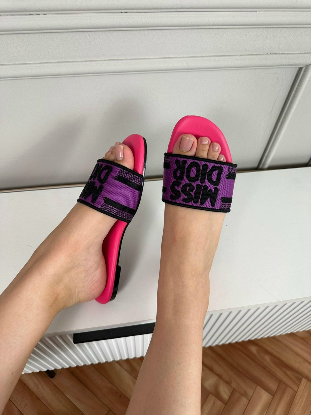 ,шлепки диор женские,женские шлепанцы,тапочки модные,шлепки диор