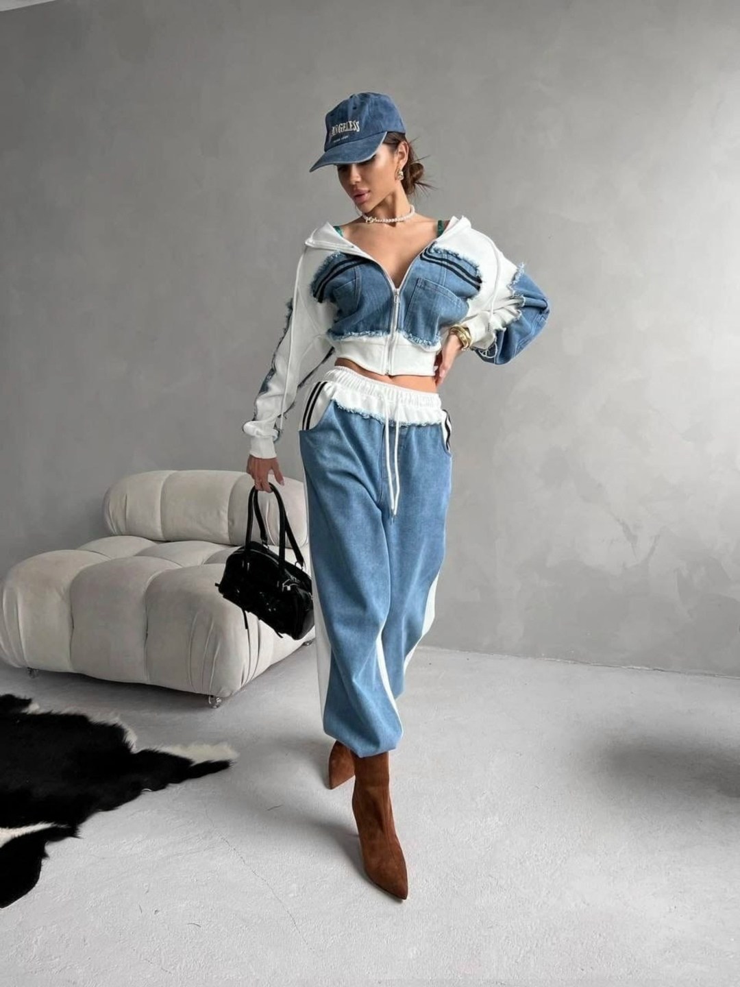 костюм джинсовый,стиль спорт шик,женские костюмы,джинсовая куртка с интересными вставками