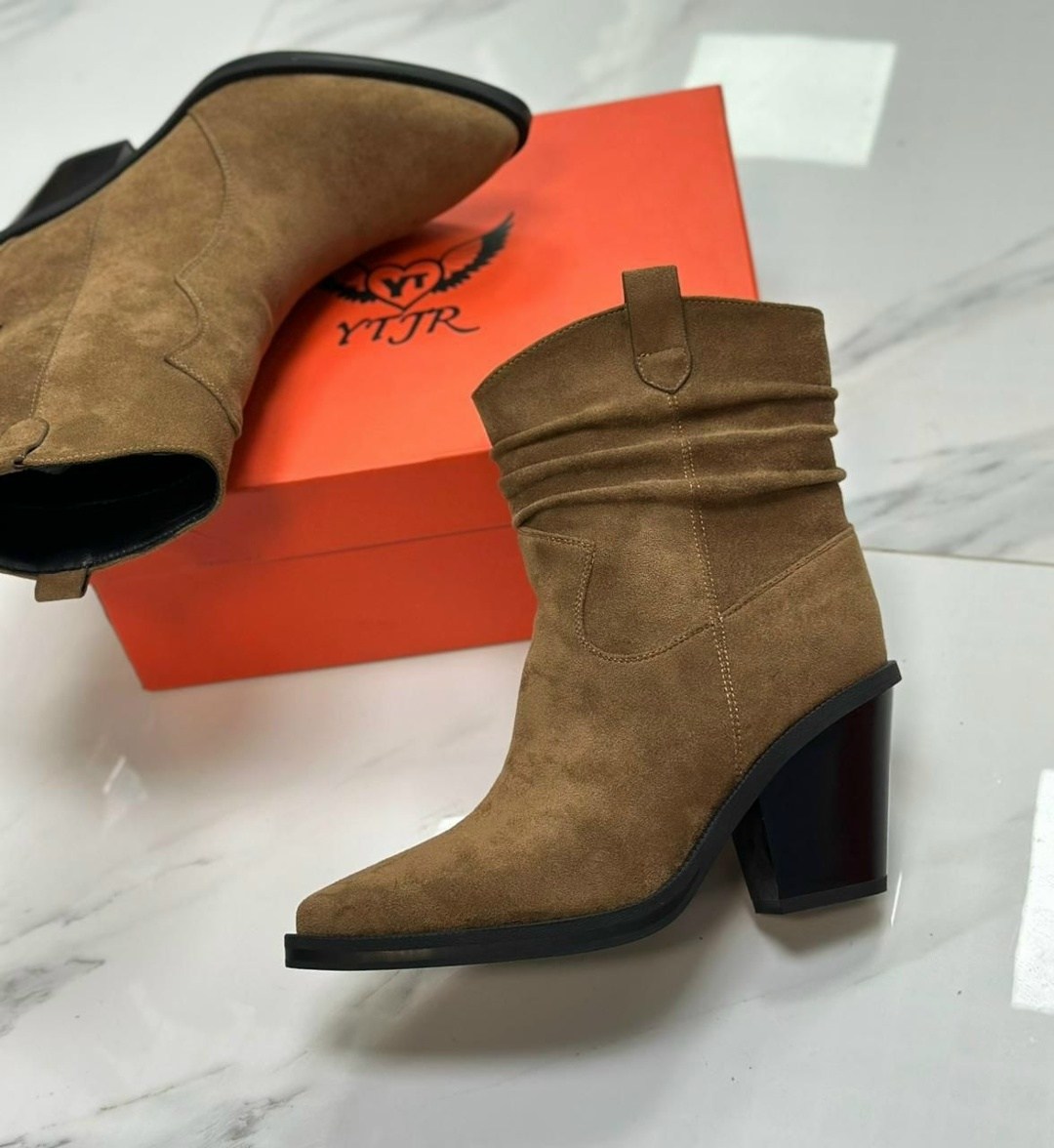 зимние классические женские ботинки челси из коровьей замши с острым носком на танкетке,,классические женские замшевые ботинки-челси,сапоги казаки женские замшевые,сапоги изабель марант казаки