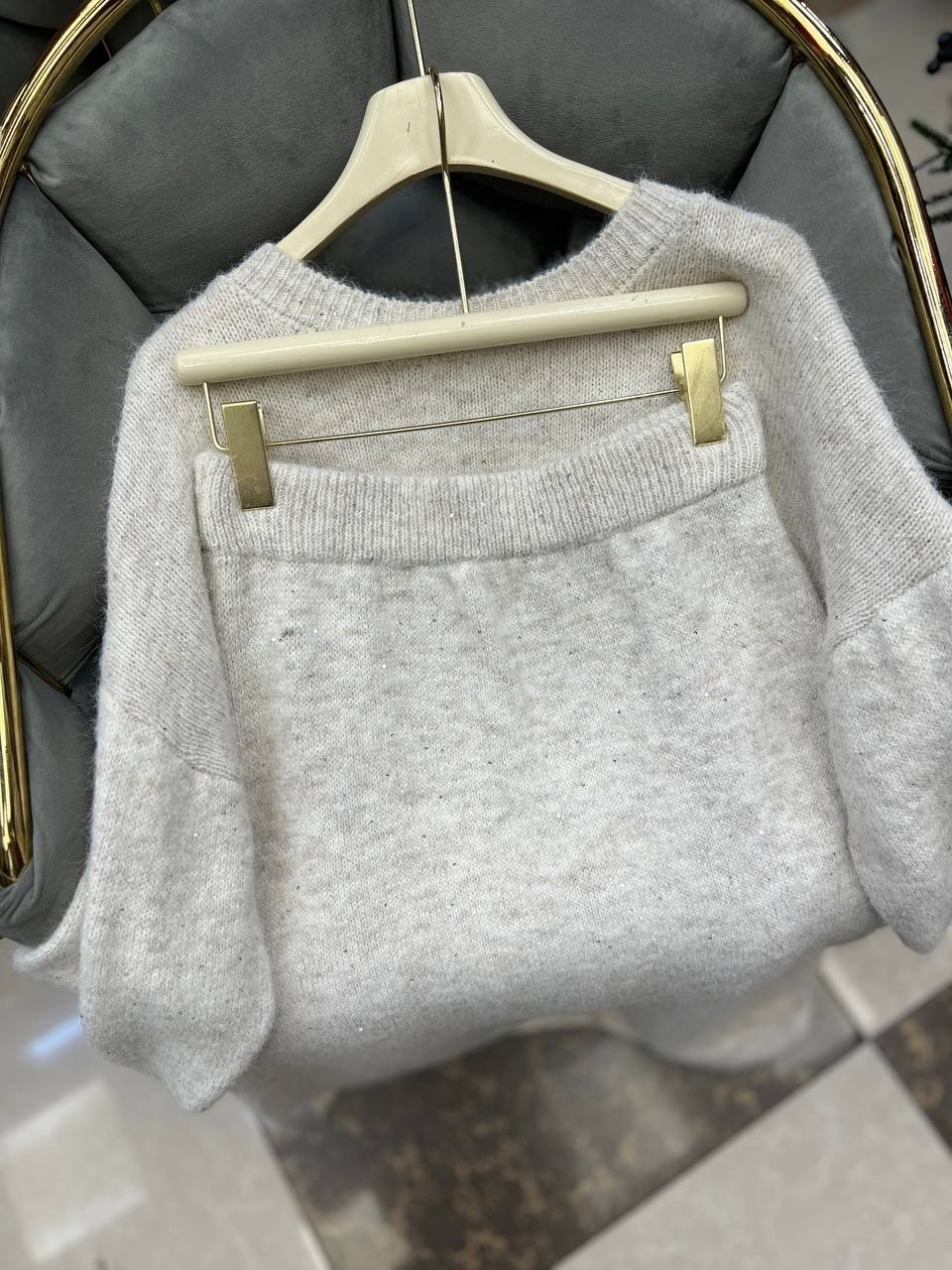 костюм вязаный тёмно-серый,трикотажный костюм,вязаный костюм,женский вязаный костюм из искусственной норки,костюм с юбкой трикотажный