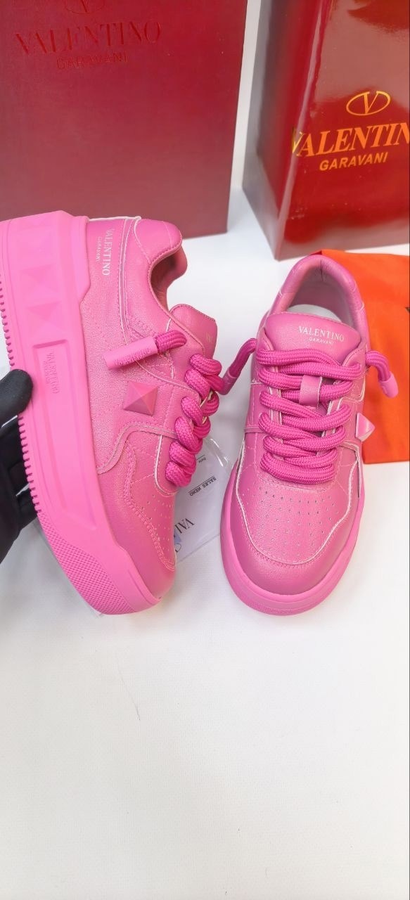 кроссовки валентино розовые,кроссовки женские valentino,кроссовки валентино женские розовые,valentino кроссовки,кроссовки valentino garavani one stud xl