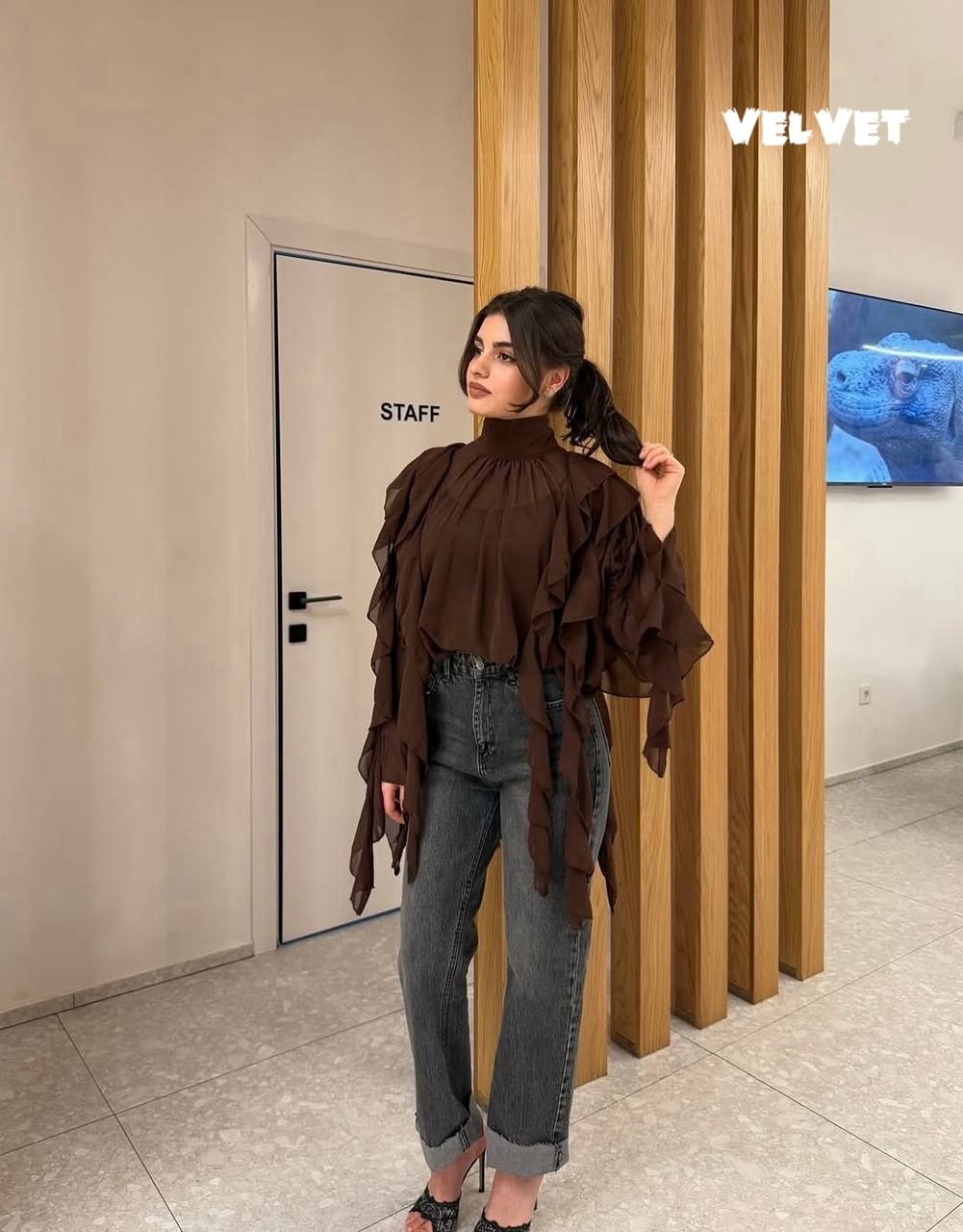 блузка шифоновая на завязках с воланами,блузка нарядная с воланами цвет коричневый,блузка шифоновая на завязках с воланами коричневый,шифоновая блузка,блузка нарядная с воланами